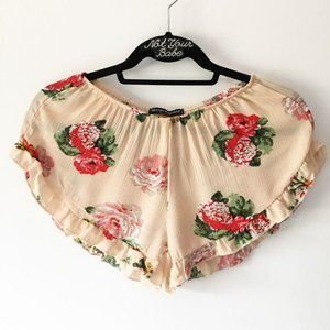 NWOT Brandy Melville Peach Floral Ruffled Shorts